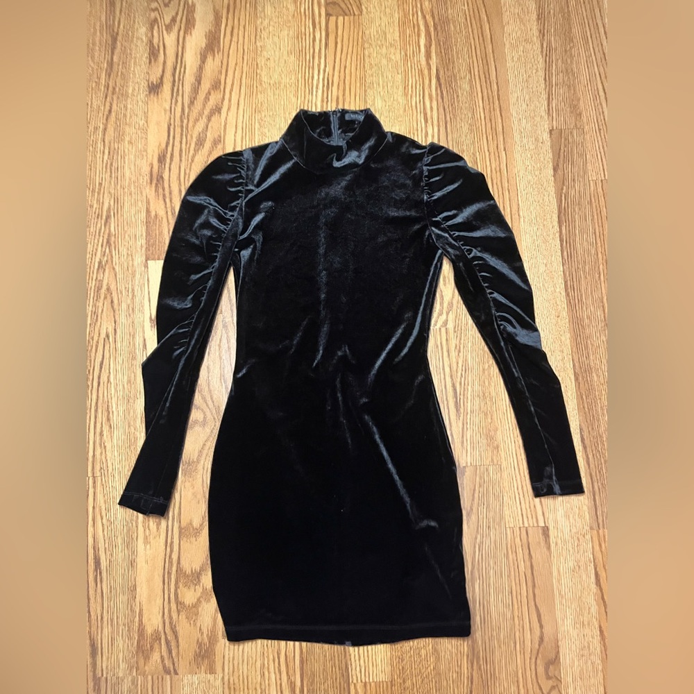 Chic Long Sleeve Black Velvet Dress